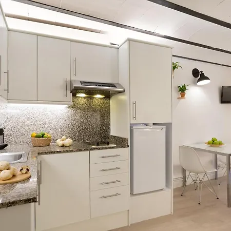 Ola Living Born アパート